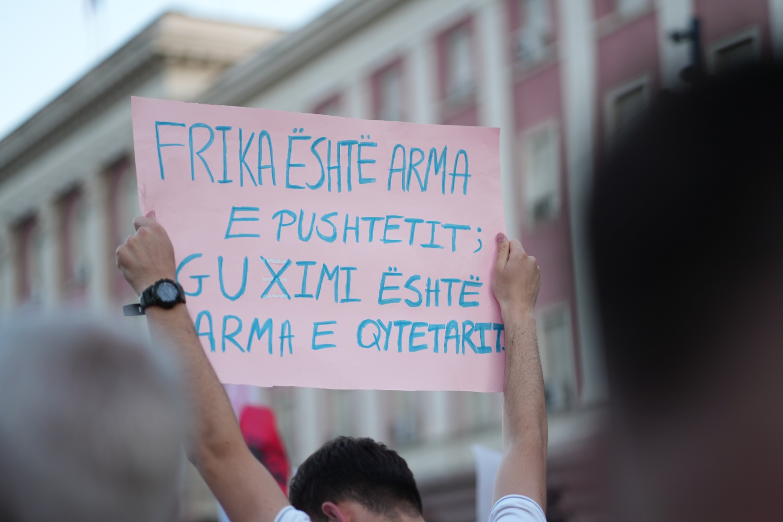 pankarte ne proteste