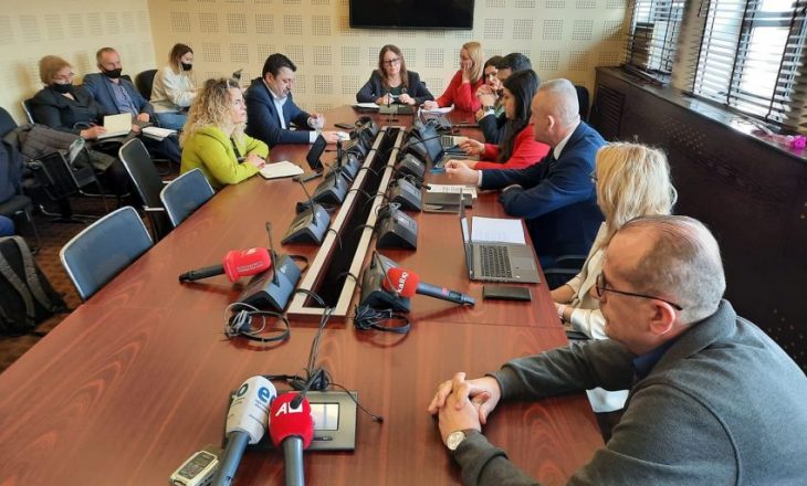 Sot mblidhen pesë komisione parlamentare