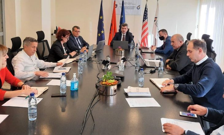 Opozita kërkon që mbledhja me Bordin e ZRRE-së në Komisionin për Ekonomi të jetë e hapur për publikun