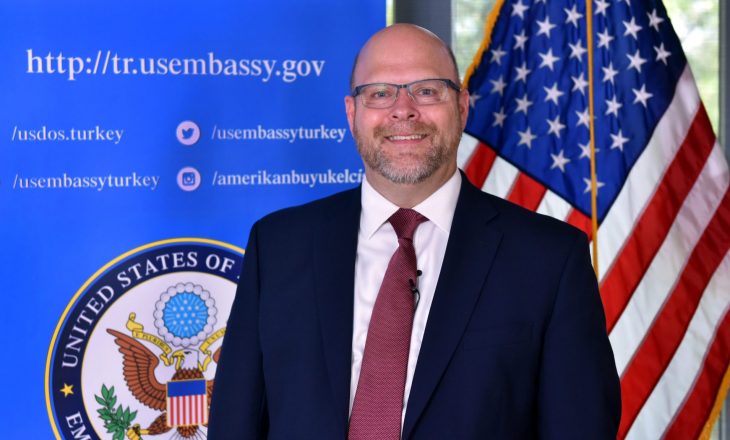 Hovenier: Përpjekjet për të rishkruar dhe mohuar historinë e mirë-dokumentuar të masakrës së Reçakut lavdërojnë krimet e luftës