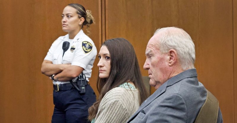 “Psikozë pas lindjes” apo vrasje me paramendim? Juria e gjyqit të Lindsay Clancy ende pa vendim në ditën e gjashtë të procesit
