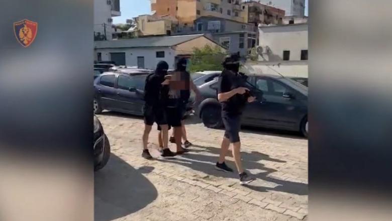 Kapet në Durrës 23-vjeçari i kërkuar nga Italia, akuzohet si pjesë e një grupi kriminal të trafikut të drogës (EMRI)