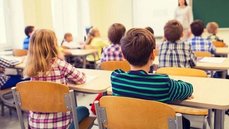 Nesër nis viti i ri shkollor në Maqedoni, rreth 14.500 nxënës ulen për herë të parë në bankat shkollore