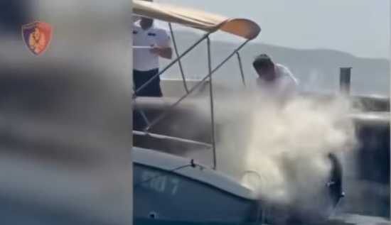 Flakë në një mjet lundrues në Ksamil, shpëtohen 4 turistë gjermanë