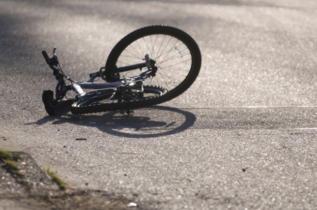 Durrës, kosovari aksidenton rëndë 17-vjeçarin me biçikletë