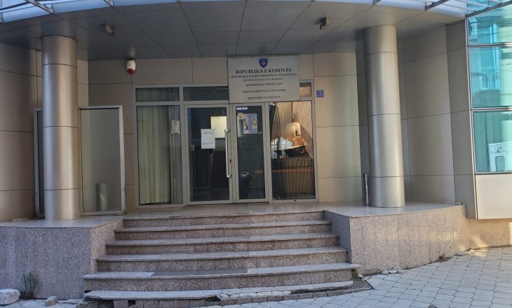 Hapet aplikimi për mbështetje prej 100 euro për punëtorët