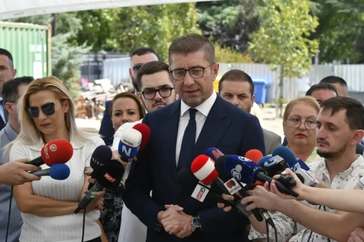 (VIDEO) Shkolla e mesme e policisë, Mickoski thotë se paralelja në shqip varet nga kushtet