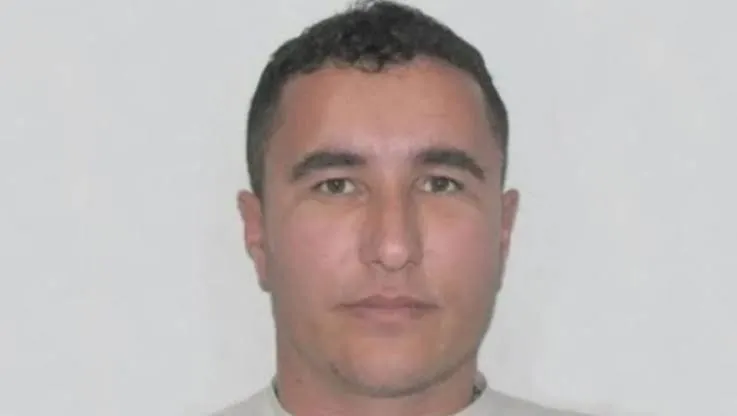 FOTO/ Vrasësi me pagesë Nuredin Dumani godet policin e burgjeve