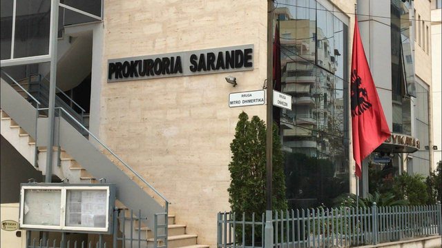 Shpërndanin lëndë narkotike në Sarandë dhe Ksamil/ Gjykata lë në burg 20 persona, mes tyre dhe të huaj