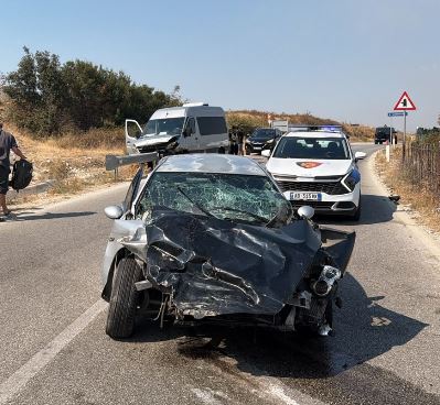 Aksident në Selenicë, përplasen automjeti dhe furgoni i pasagjerëve, 6 të plagosur