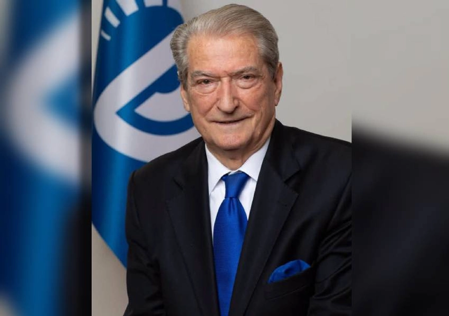‘Glorifikimi’ i Mlladiç/ Berisha: Mbështetja e hapur për gjenocidin nga Vuçiç, sfidë ndaj qytetërimit!
