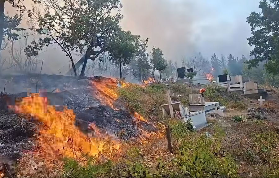 VIDEO/ Zjarri ‘pushton’ varret në Ungrej, Gjekmarkaj: Rreziku pranë shtëpive, duhet ndërhyrje urgjente