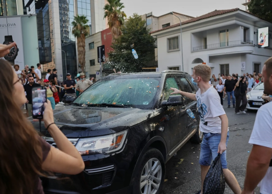 Gazeta zvicerane: Protestat në Tiranë tërheqin vëmendjen në mbarë botën, kërkohet arrestimi i Ramës