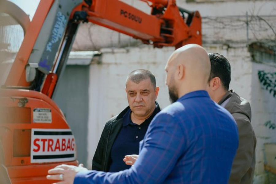 Dhunohet barbarisht në publik drejtori i Ujësjellësit të Elbasanit, nuk guxon të bëjë as denoncim