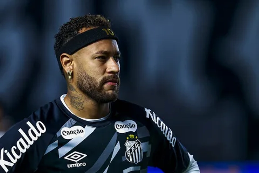 Neymar përplaset me tifozët kundërshtarë: Edhe pa gju, unë jam akoma më i mirë se të gjithë në ekipin tuaj