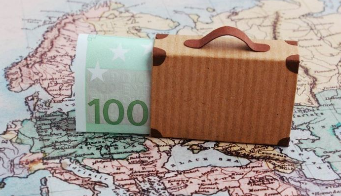 Emigrantët dërguan 621 milionë euro në Shqipëri