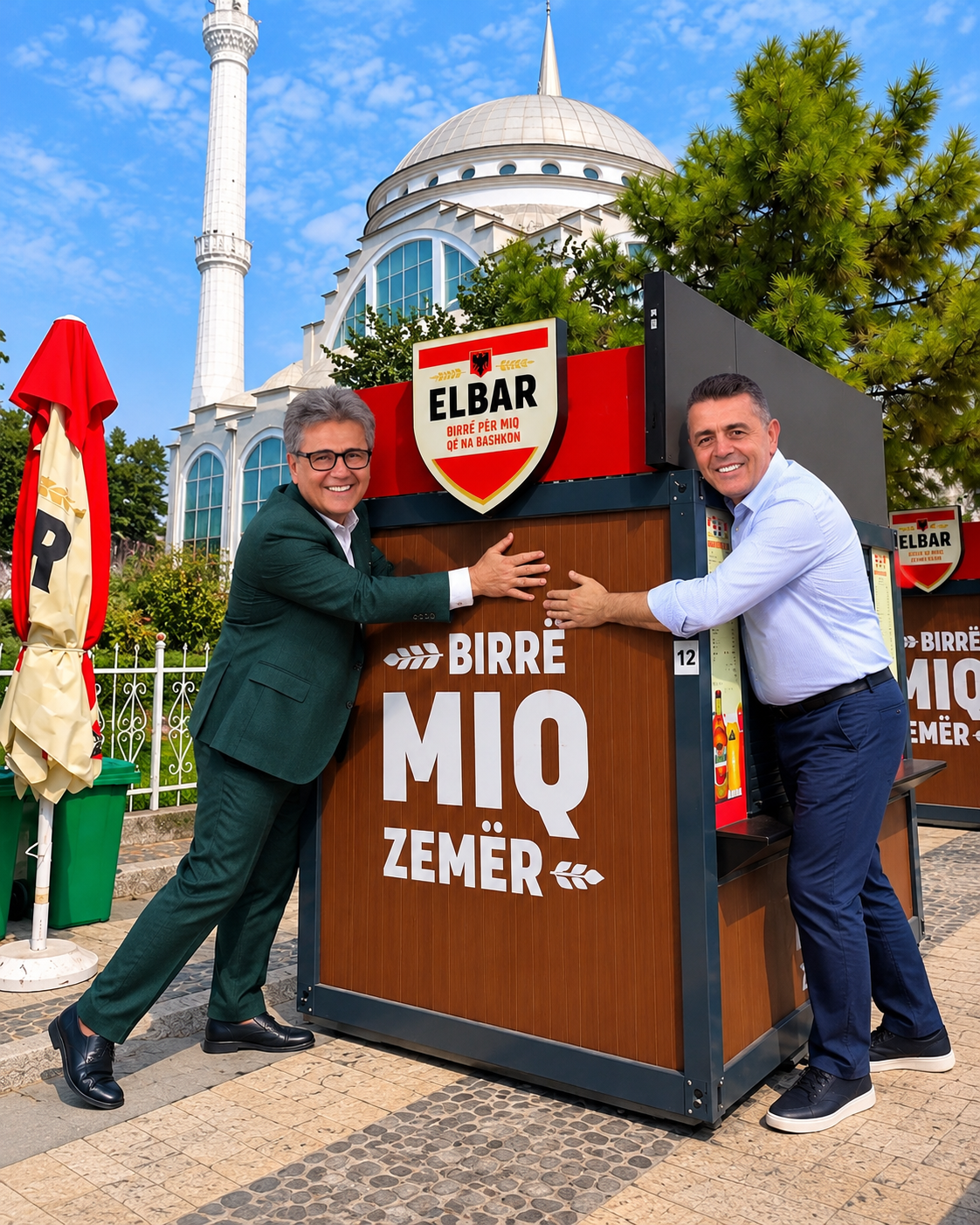 Benet Beci dhe Vasil Naçi rrethojnë Xhaminë e Shkodrës me kioska birre