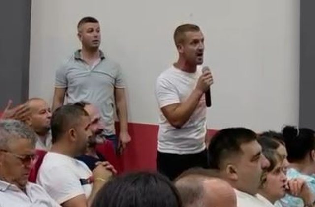 Banorët e Përrenjasit kundërshtojnë bashkimin me Librazhdin: Jeni mësuar të bëni ça të doni