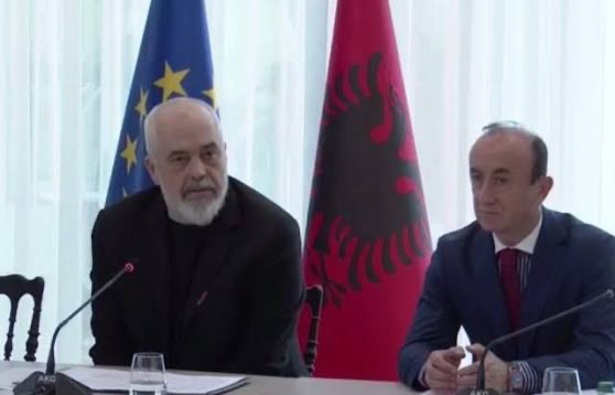 Dash Sula i kënaqur me Ramën: Shkruajmë sms deri në orën 2 të natës