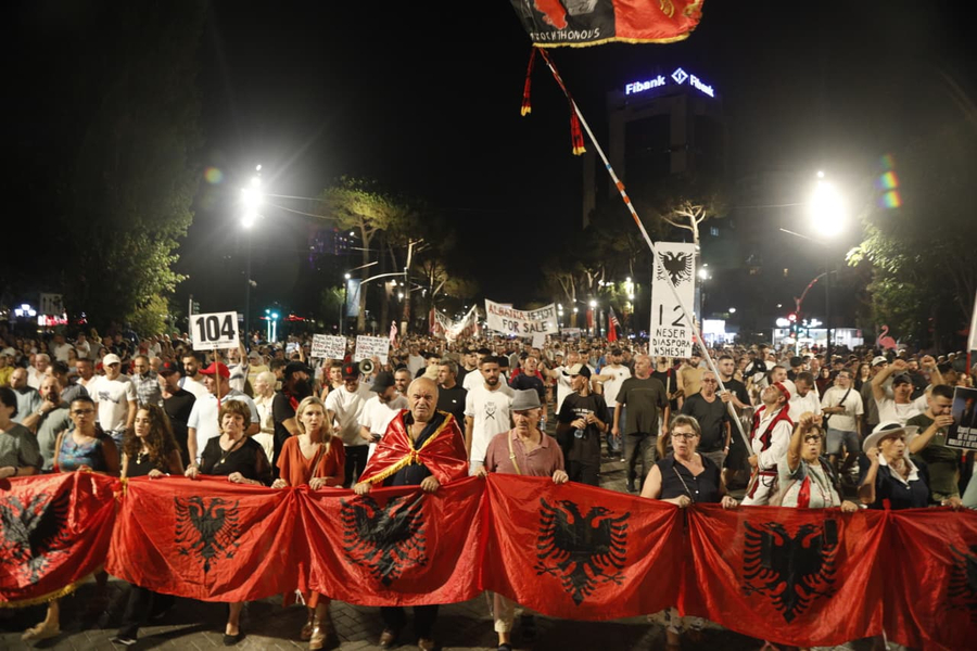 Mbyllet protesta e 104-të kundër Ramës dhe qeverisë: Nesër më shumë ... bashkë me diasporën