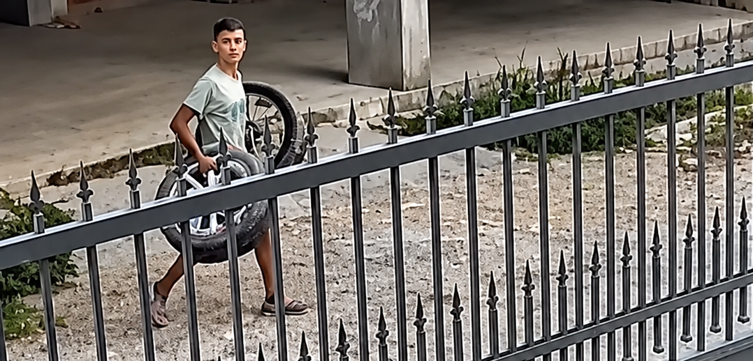 “Na i vodhën gomat para shtëpisë”/ Denoncimi nga Lagjja 17 në Durrës