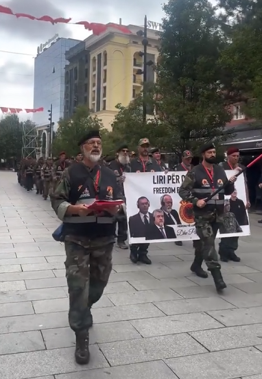 Thuren lavde për UÇK-në para nisjes së “Marshit për Liri”