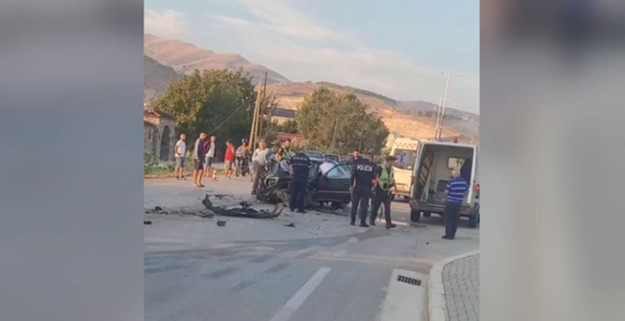Aksident në aksin Kuçovë-Berat, përplasen dy automjete, raportohet për dy të plagosur