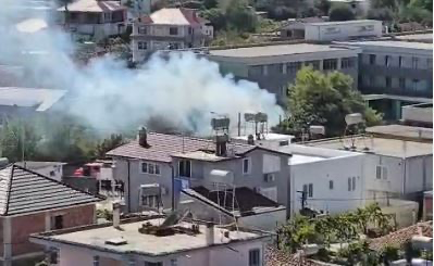 Zjarr në një banesë në Fushë-Krujë, digjet çatia