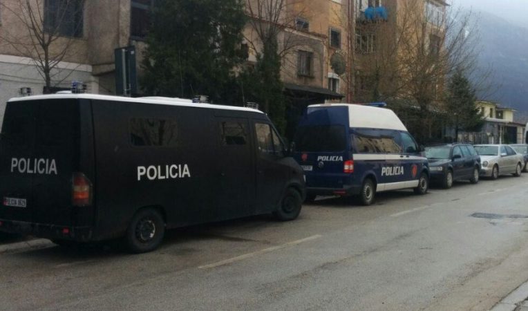 Detaje të reja: Mbeti i plagosur nda të shtënat me armë. I riu niset drejt Prizrenit