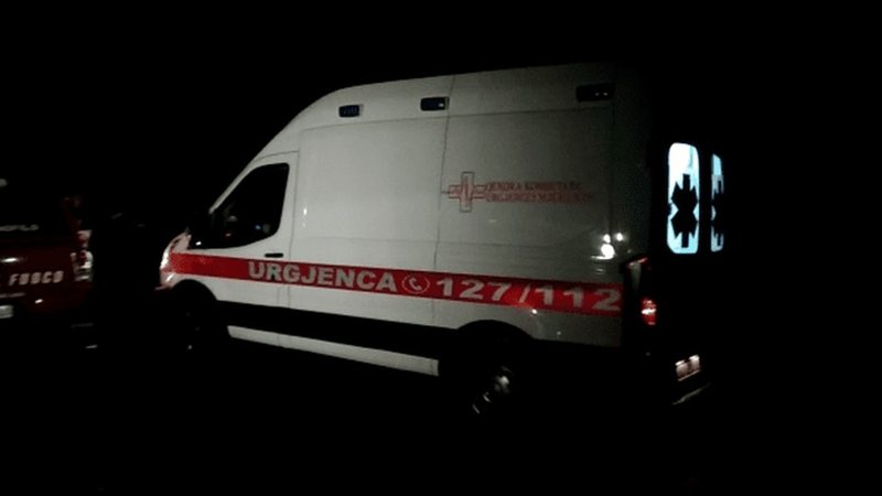Aksident në aksin Gramsh-Cërrik, motori përplas këmbësoren dhe largohet nga vendngjarja
