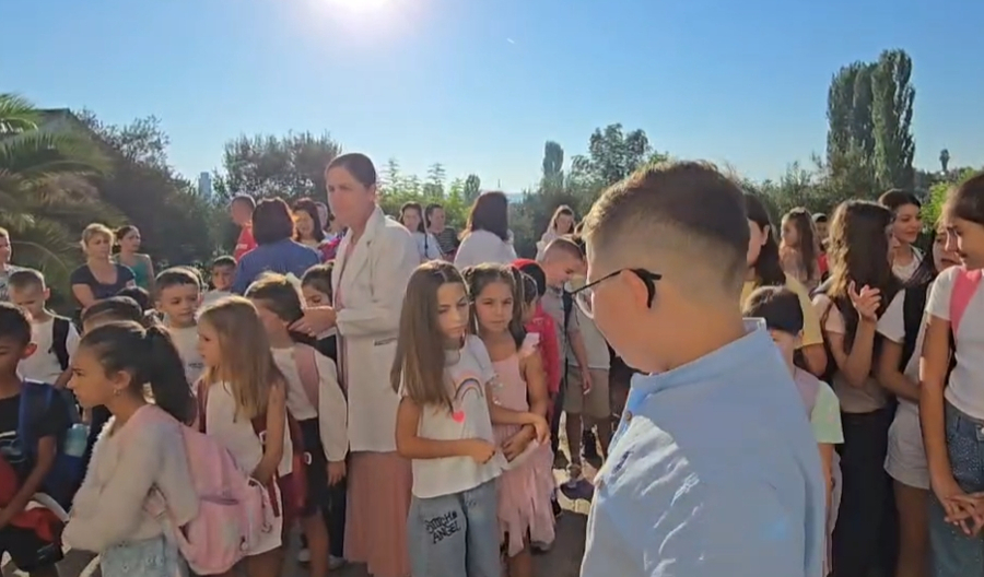 Shpopullimi në qarkun e Elbasanit/ Viti i ri shkollor nis me më pak fëmijë në bankat e klasës së parë