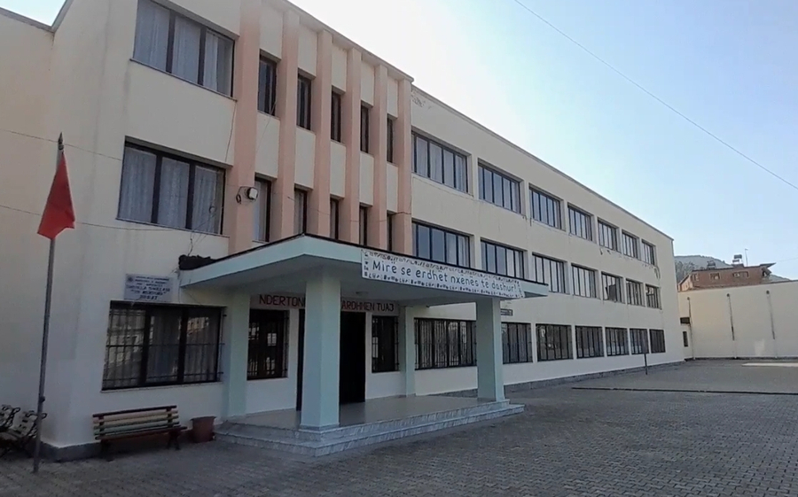 Berati po boshatiset/ Bie ndjeshëm numri i nxënësve në shkollat 9-vjeçare dhe të mesme, dhe ata që hyjnë në klasën I