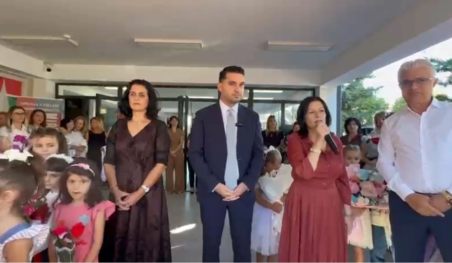 Dita e parë e shkollës në Kavajë, kryebashkiaku Fisnik Qosja mesazh urimi për të gjithë nxënësit
