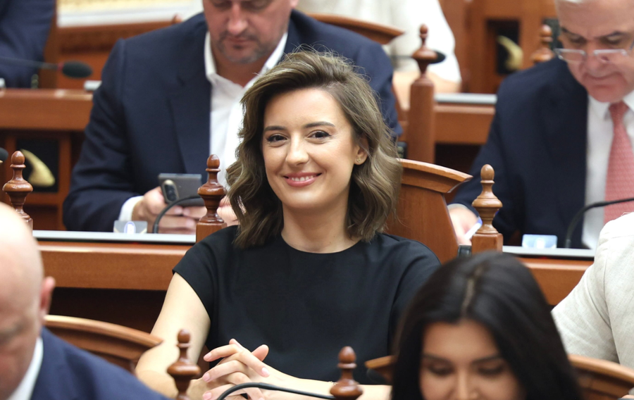 Roskovec/ Daja i Zegjine Çaushit plagosi me çekiç ish-vjehrrin e tij