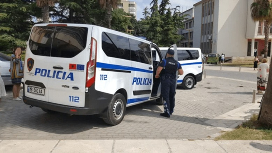 EMRI/ Plagosi me drapër vjehrrin e ish bashkëjetueses, arrestohet daja i deputetes së PS