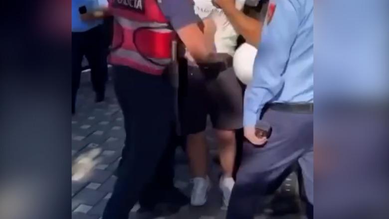Goditi me grusht protestuesin e prangosur sot në Tiranë, pezullohet efektivi i "Shqiponjave"