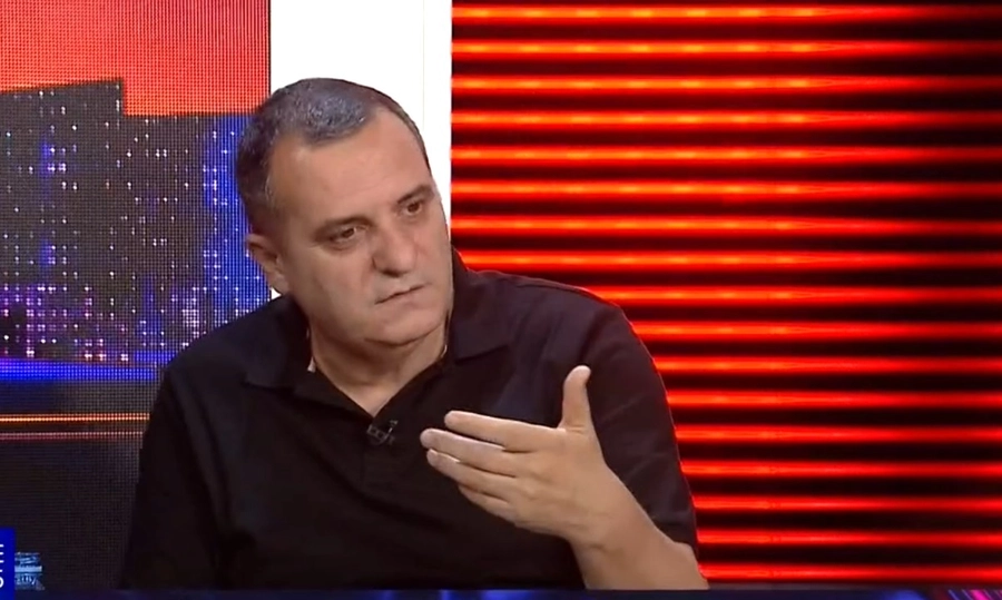 Çollaku: Kemi dhe ‘Timak China’, qeveria karrigen në NATO paradite e mban vetë, pasdite ua jep kinezëve