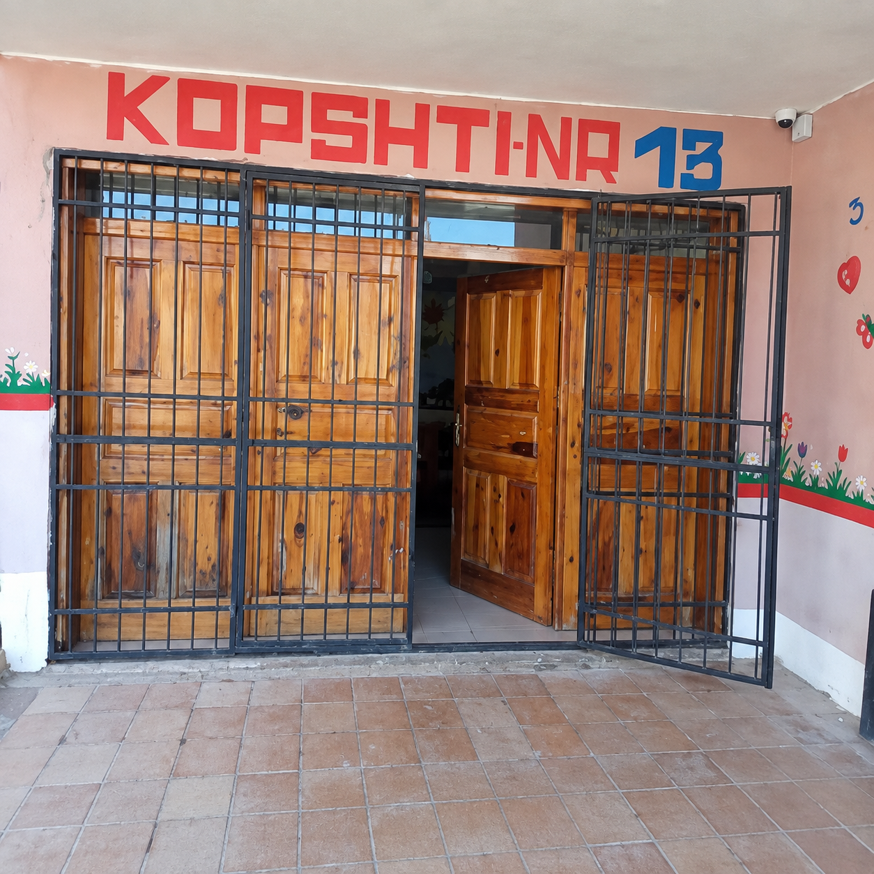 “Bashkia tha se e rregulloi”, nëna denoncon: Edukatorja na kërkoi 15 mijë lekë për kopshtin