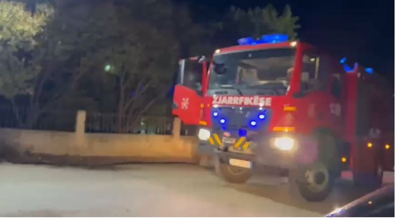 Makina e vjedhur digjet në tunel/ Vlorë, Policia në kërkim të personave që e braktisën
