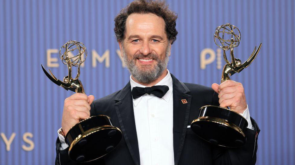 Emmy 2026/ "Widow's Bay" rekord me 14 statuja! Matthew Rhys dy fitore