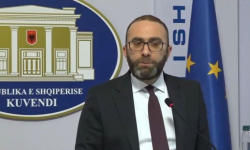 Rritja e pagave të gjyqtarëve, Bardhi “sulmon” projektligjin: Është shkelur vendimi i Këshillit të Legjislacionit