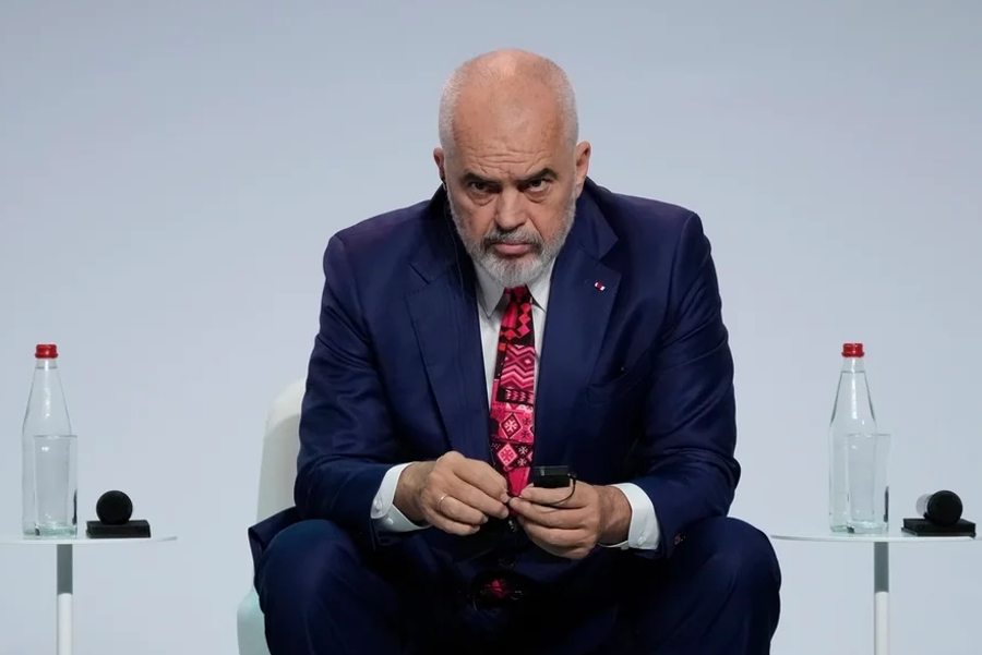 Rama merr 245 aplikime për të punuar me 'agjencinë e propagandës së regjimit'