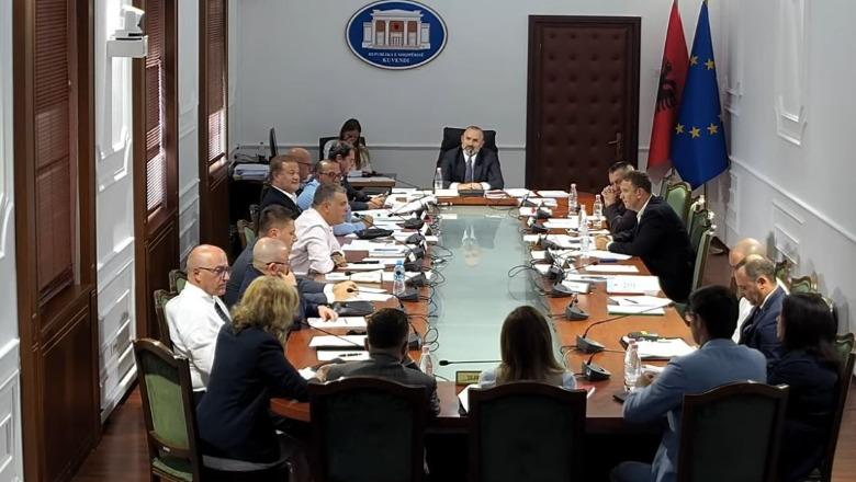 Pagat e magjistratëve, thirren në komision institucionet e drejtësisë! KLP-GJL kundër formulës së PS, i bashkohet PD