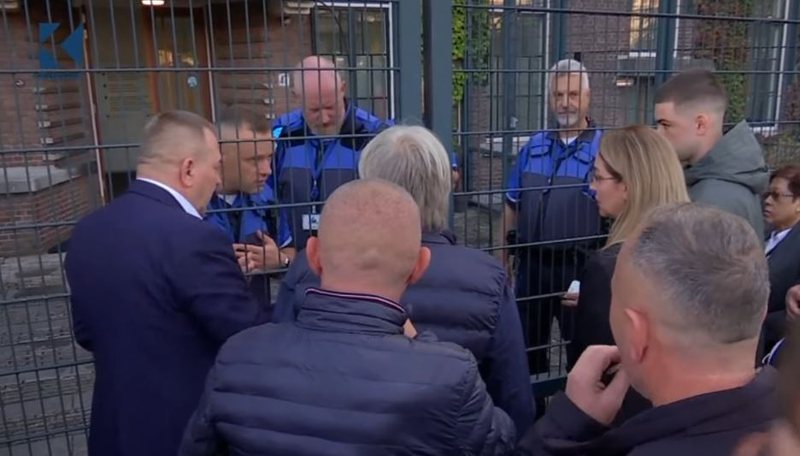 Tension para Dhomave të Specializuara në Hagë, policia paralajmëron protestuesit: Largohuni ose do të ndërhyjmë