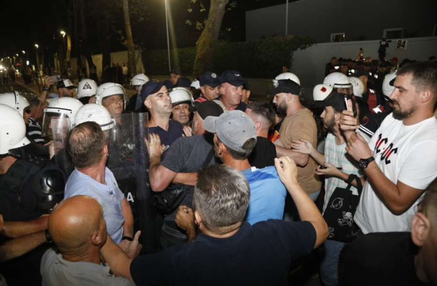 OCCRP: ‘Revolucioni i Flamingove’ përbën një kërcënim të drejtpërdrejtë për Edi Ramën