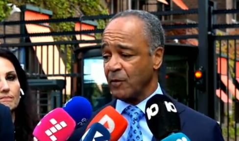 Avokati i Thaçit: Godita kokën me grushte kur gjykatësi tha ‘Në emër të popullit të Kosovës”!