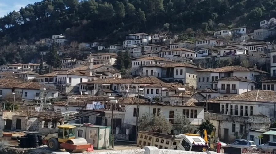 Çarje në tubacionin kryesor të Bogovës, ndërpritet furnizimi me ujë në Berat e Kuçovë