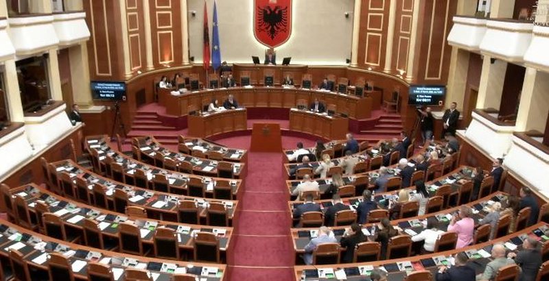 Seancë maratonë në Kuvend/ Interpelanca me 5 ministra, në votim edhe pagat e magjistratëve