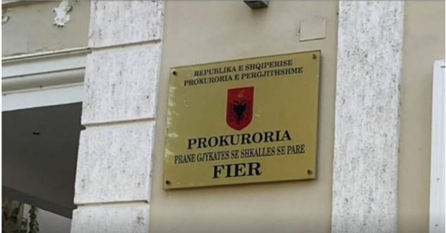 Dyshime për abuzime me pronat në Fier, pranga dy ish-drejtorëve të ASHK-së, specialisti dhe përfituesi