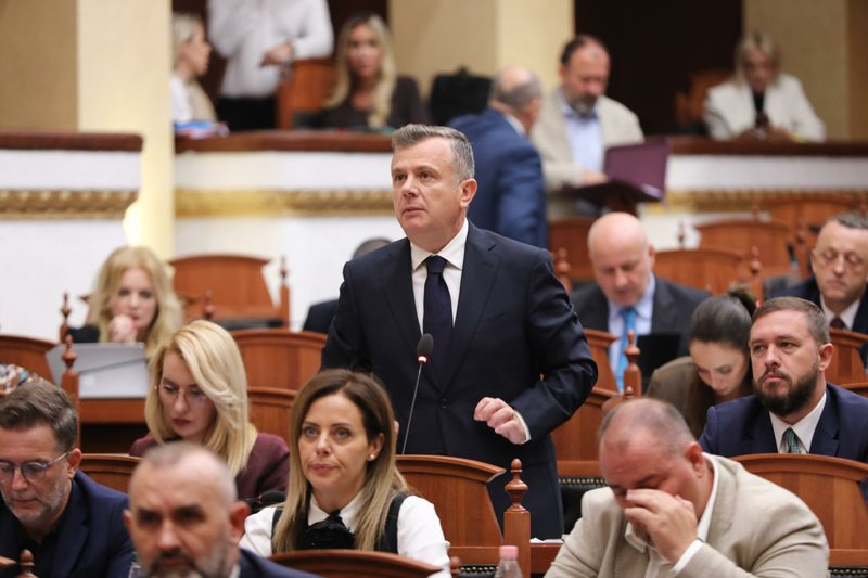 Balla-opozitës: Lërini folklorizmat, sot duhet të jemi më të bashkuar se kurrë, andej dhe këndej kufirit